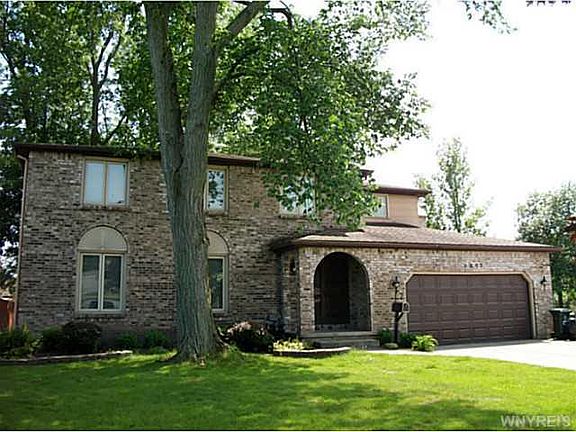 2nd image of 1075 Bowen Dr E