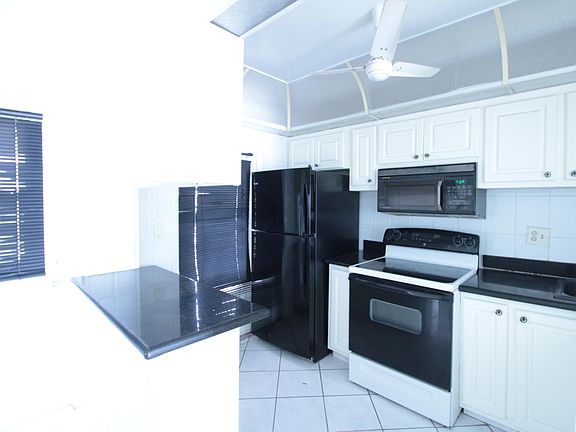 4th image of 465 Paradise Isle Boulevard #110