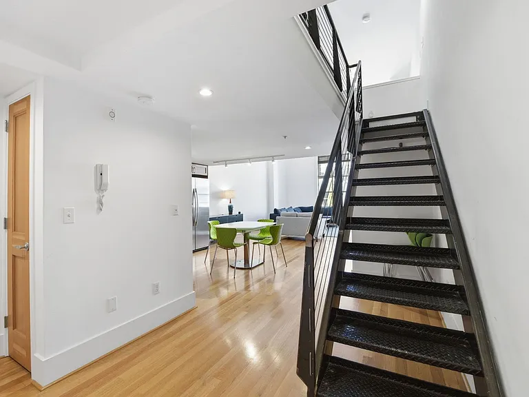 520 6th St #9 — Photo 15