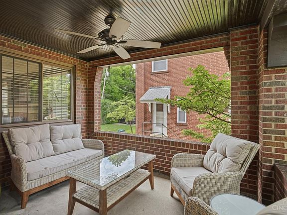 3rd image of 3863 Drakewood Dr