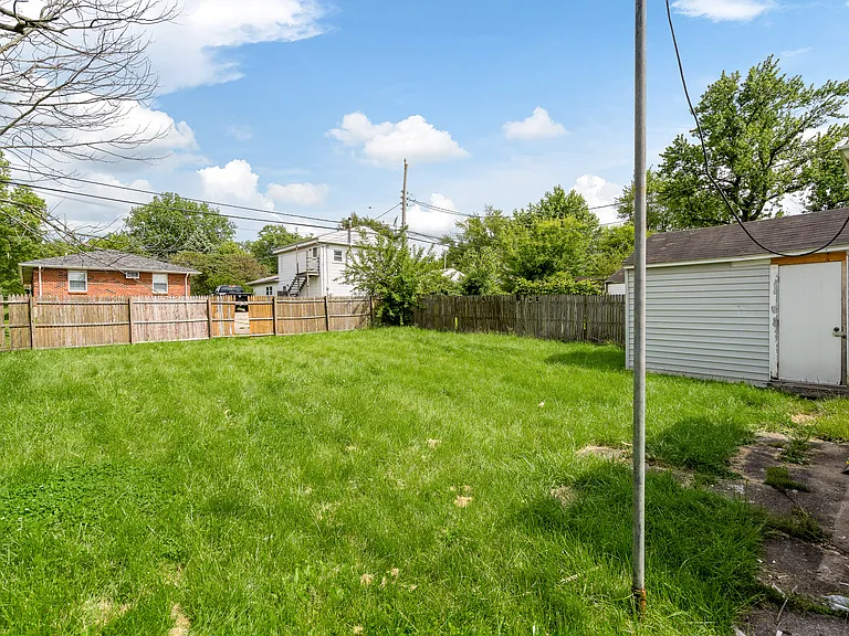 1858 Wilbur Ave — Photo 12