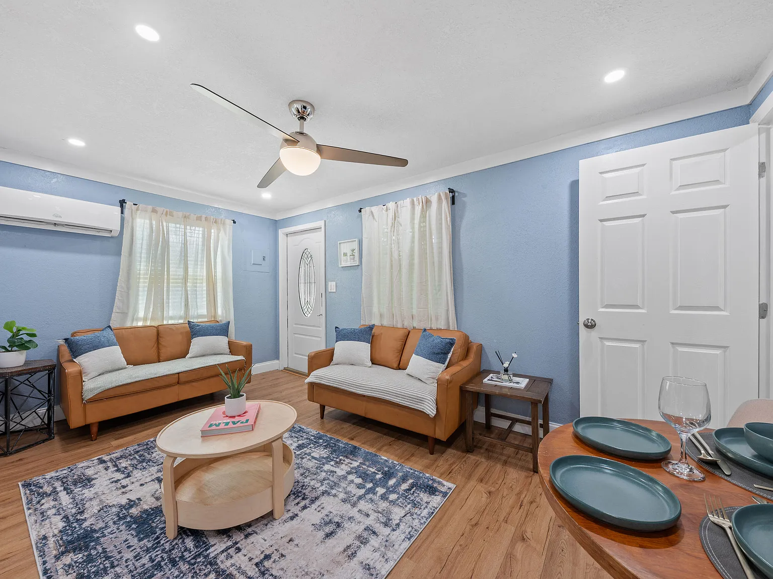 2 bed, 1.0 bath, 750 sqft, $2,500 — Photo 2