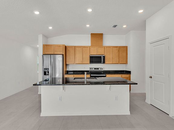 5th image of 727 Chestnut Ln