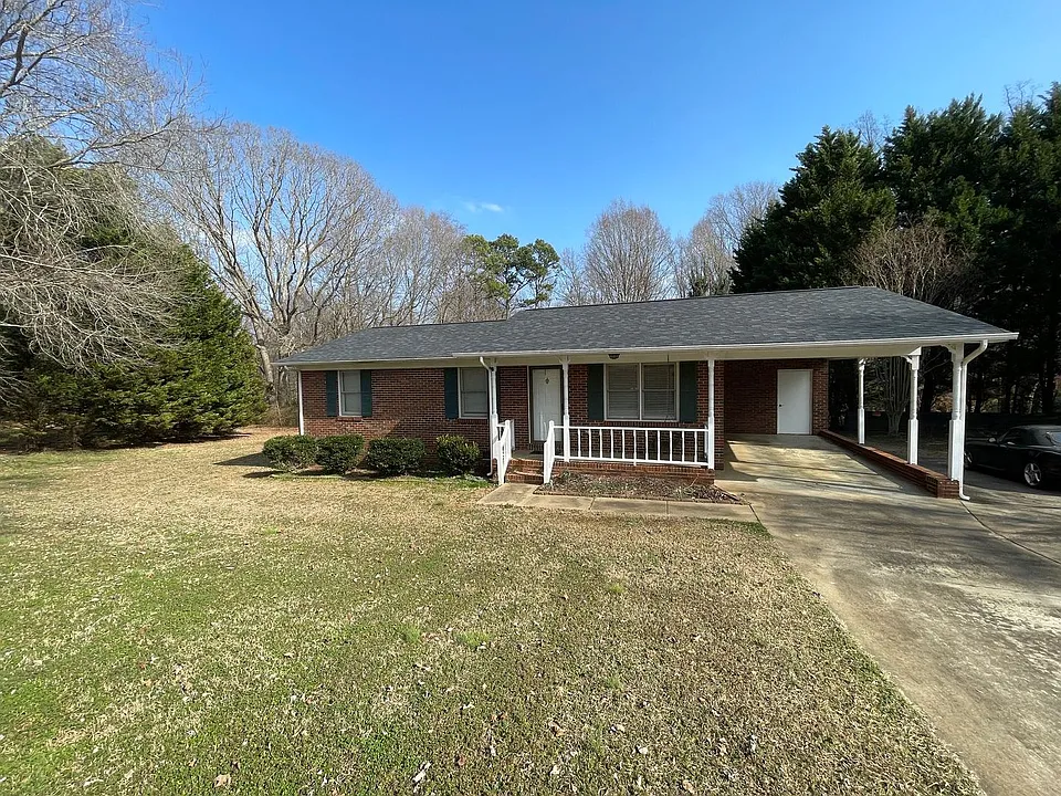124 Centerfield Dr