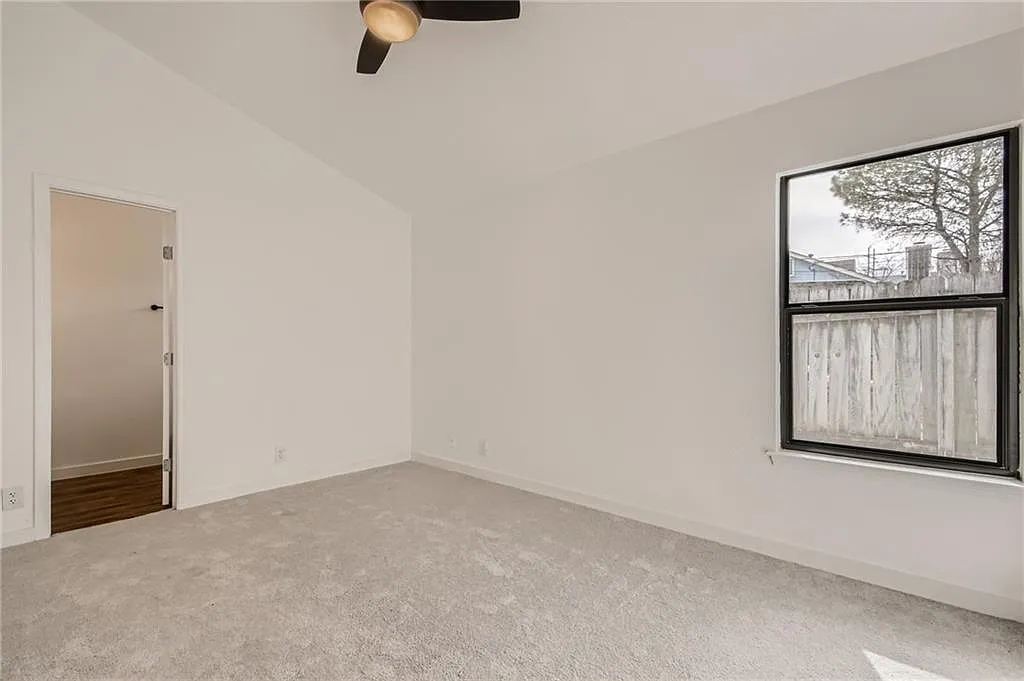 Building Photo - 1402 Hollow Tree Blvd