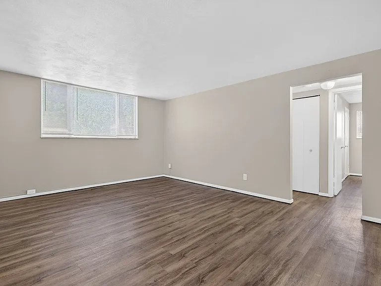 3629 N Leroy Ave — Photo 25