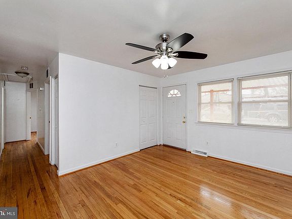 5th image of 8110 Phelps Pl