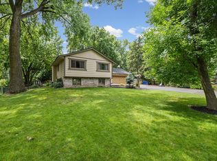 2194 Snowshoe Ln E, Saint Paul, MN 55119