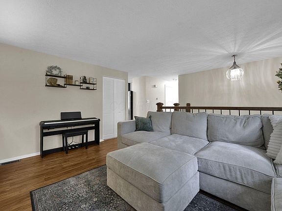 5th image of 3098 Grange Hill Pl