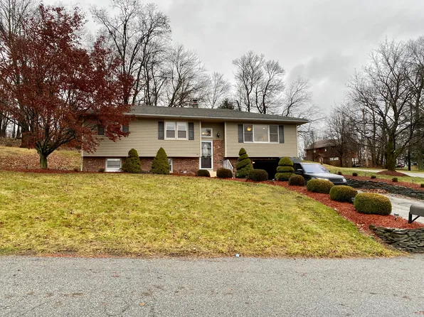 2 Geraldine Dr, Wantage, NJ 07461