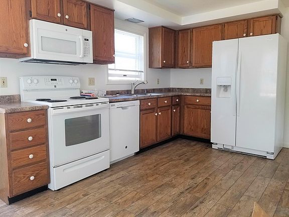 3rd image of 65 Dawn Marie Dr