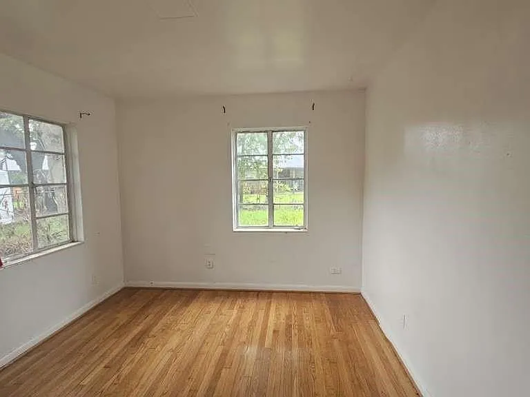 121 E Riverwood Dr — Photo 8