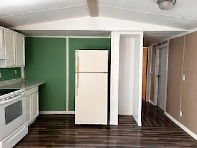 2 bed, $1,050 — Photo 2