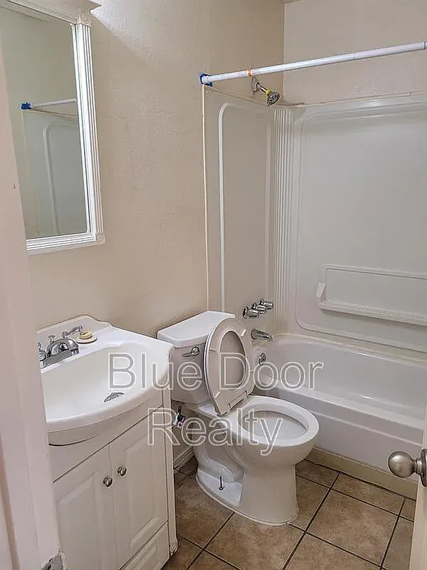 1 bed, 1.0 bath, 543 sqft, $800 — Photo 2
