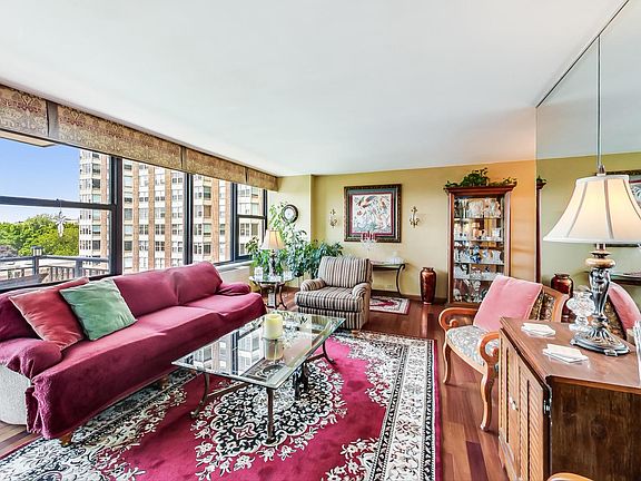 5th image of 3430 N Lake Shore Dr APT 7N