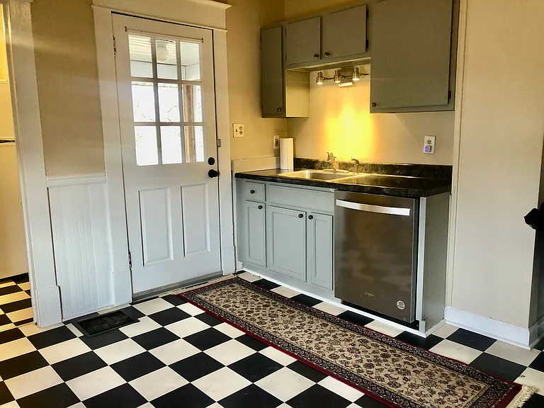 112 N Bruffey St — Photo 11