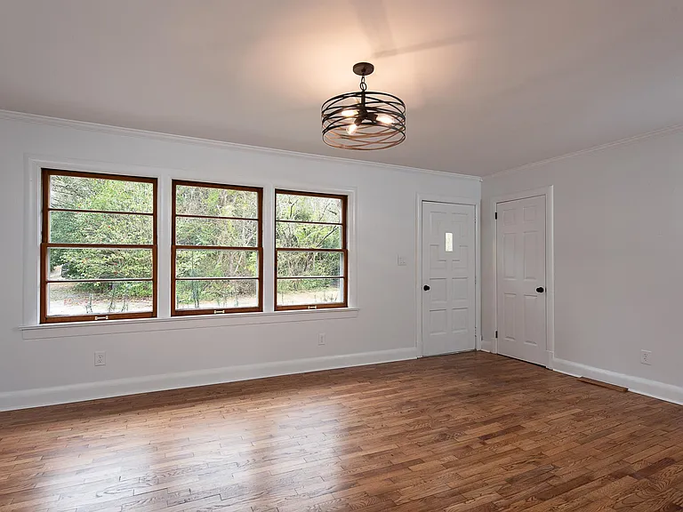 605 Bonham Ave — Photo 3