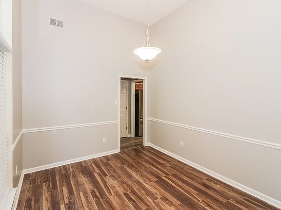 5th image of 225 Lakewood Dr