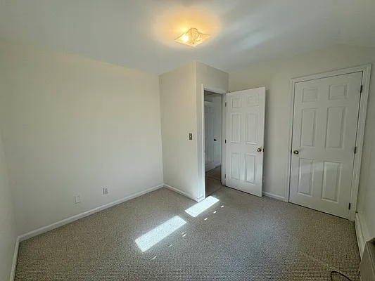 Rented by Luxian International Realty LLC | media 6