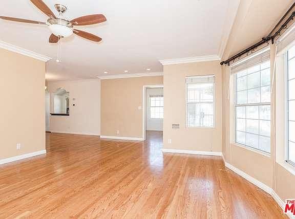4th image of 2648 Montrose Ave