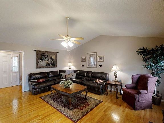 2nd image of 3 Deerborne Dr