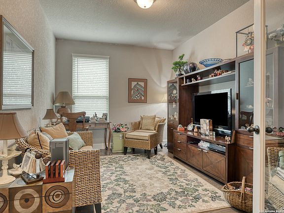 5th image of 28917 Throssel Ln