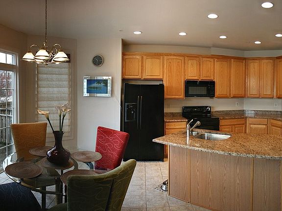 Wall of Windows in Breakfast Nook/Kitchen