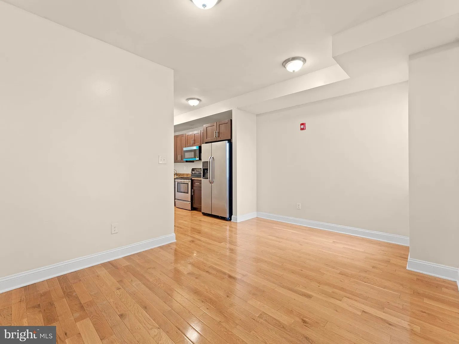 4 bed, 2.0 bath, 3393 sqft, $1,700 — Photo 3