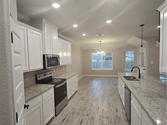 4th image of 409 Damascus Dr