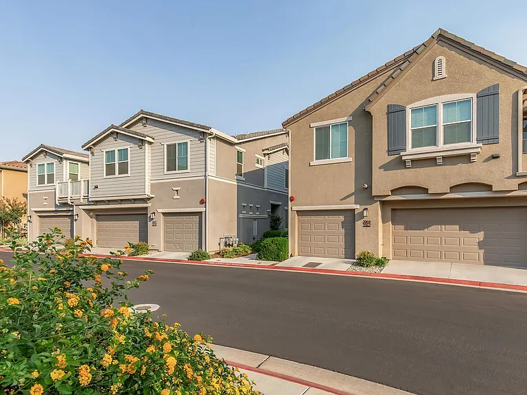 Parador Townhomes — Photo 21