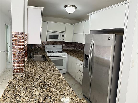 4th image of 2201 Brickell Ave APT 46