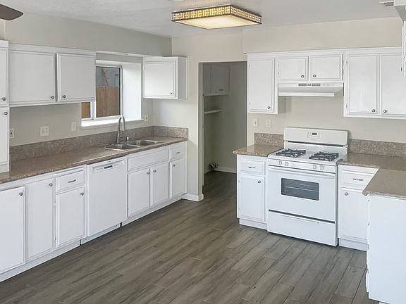 3rd image of 13681 Blue Spruce Ct