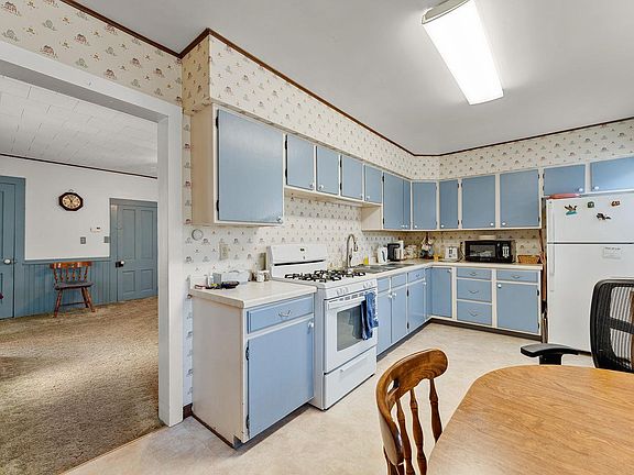 5th image of 206 La Valle St
