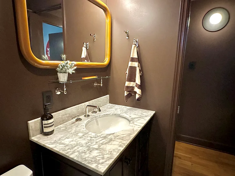 Secondary bathroom (bathroom #2)