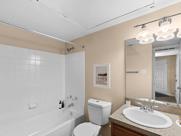 The Rooke (Classic) - 2 Bed / 2 Bath - 1,066-1,096 Sq.Ft.