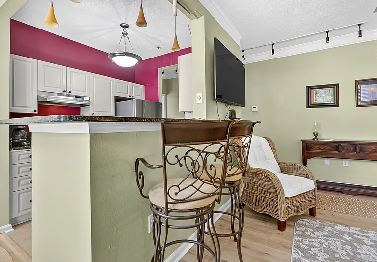 1811 Chatelain Way #1 — Photo 4