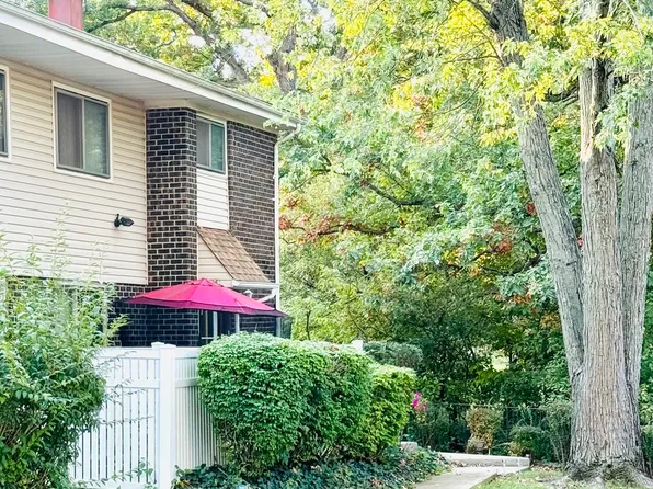 907 White Oak Ln, University Park, IL 60484