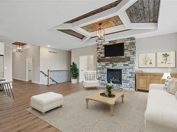 4009 NW Sol Dr, Blue Springs, MO 64014