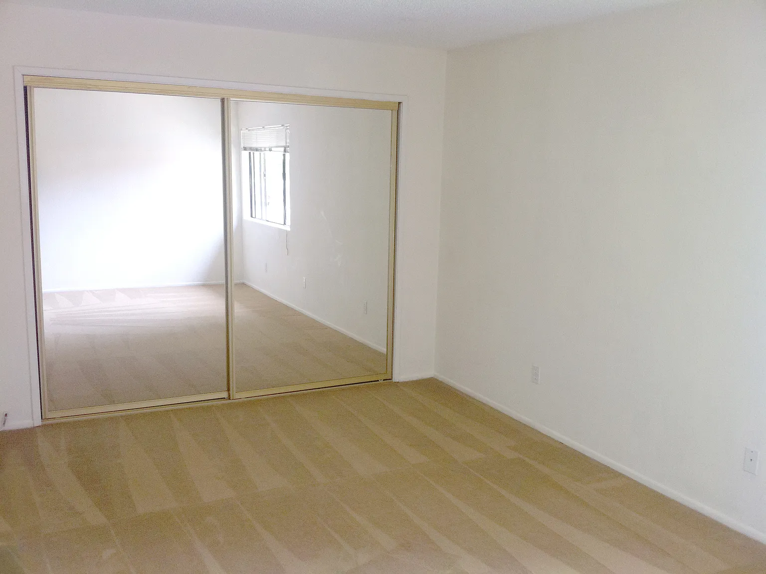 2 bed, 1050 sqft, $3,500 — Photo 4