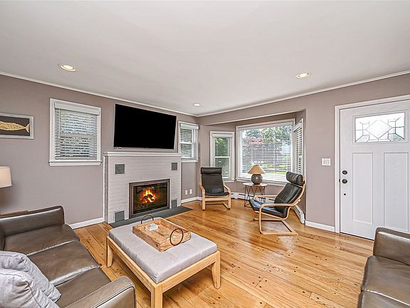 5th image of 21 Sterling Ave