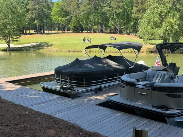 2631 Parrotts Pointe Rd, Greensboro, GA 30642