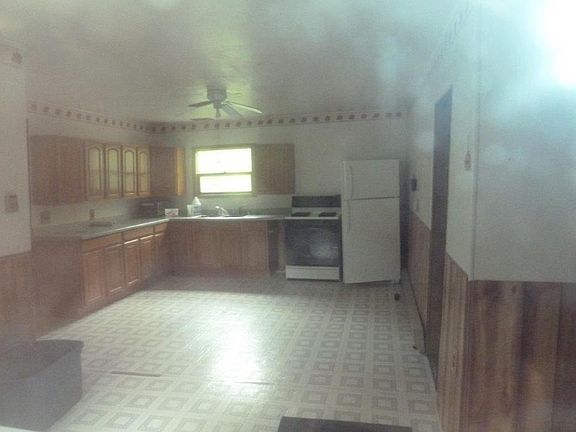 4th image of 181 Pleasant St