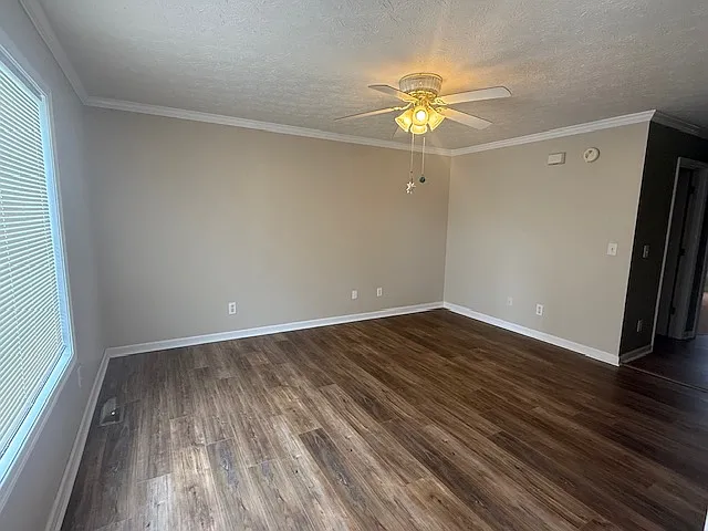 1048 Bridge Ave — Photo 2