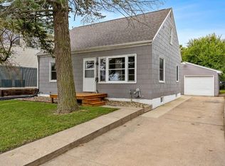 807 32nd St SE, Cedar Rapids, IA 52403