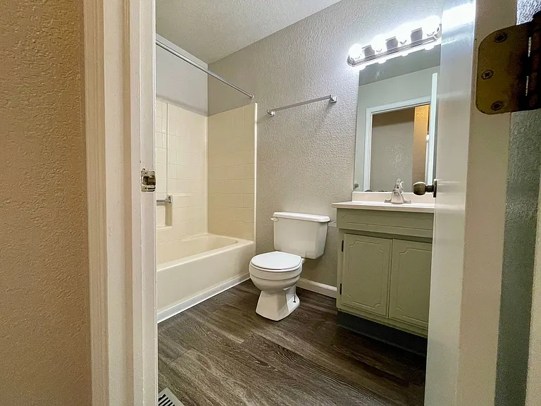 221 N Race St #A — Photo 14