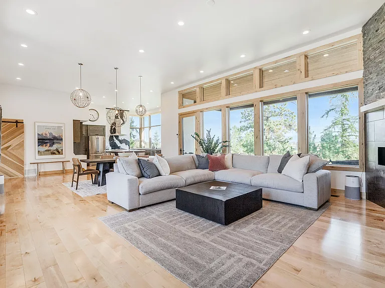 229 Arbour Dr E — Photo 27