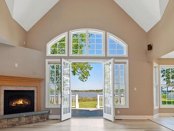 5th image of 6119 New St #2