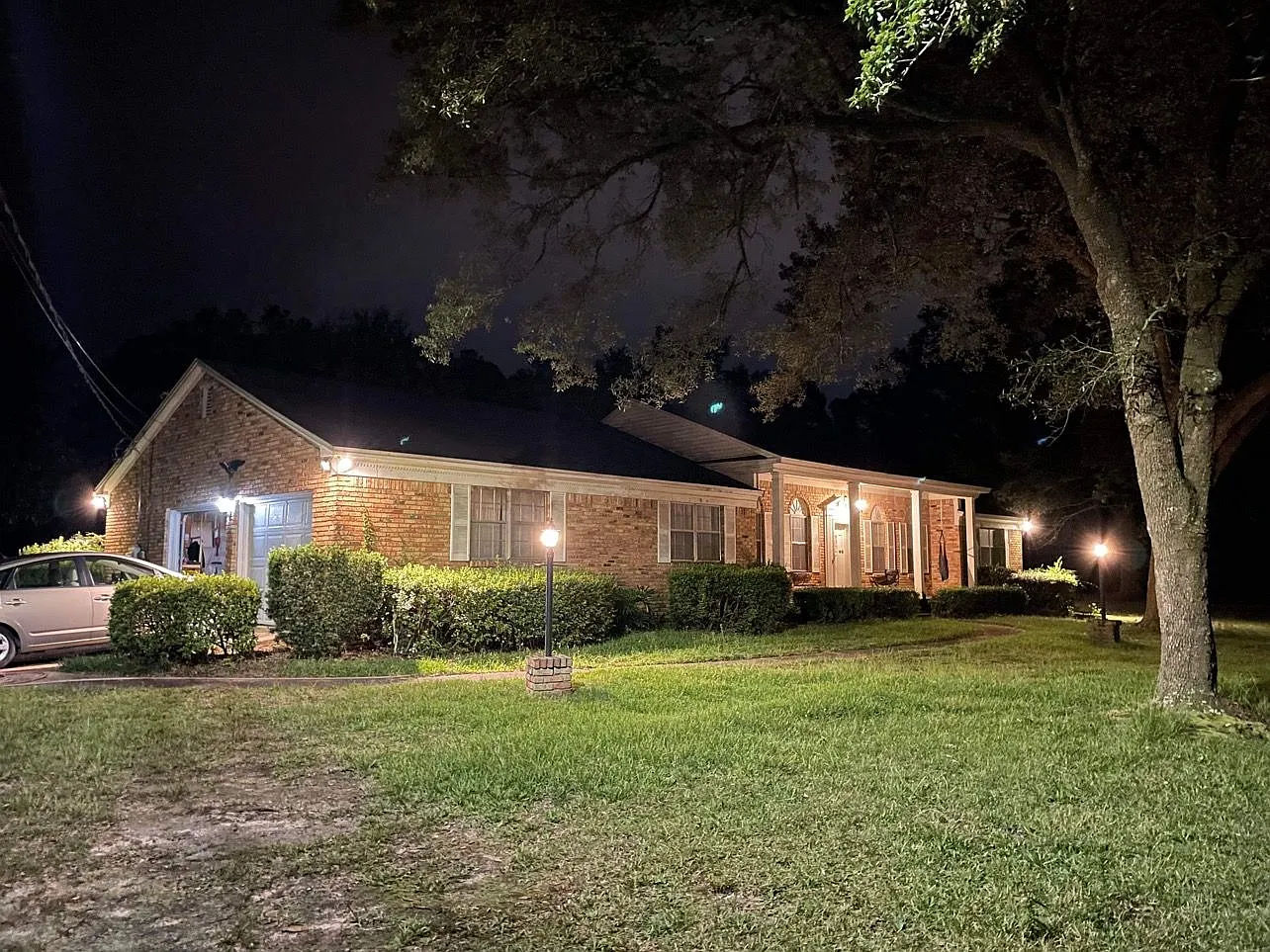 3 bed, 2.0 bath, 2355 sqft, $2,550 — Photo 1