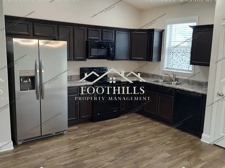 155 Norfolk Cir — Photo 4