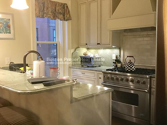 2nd image of 167 Newbury St #11